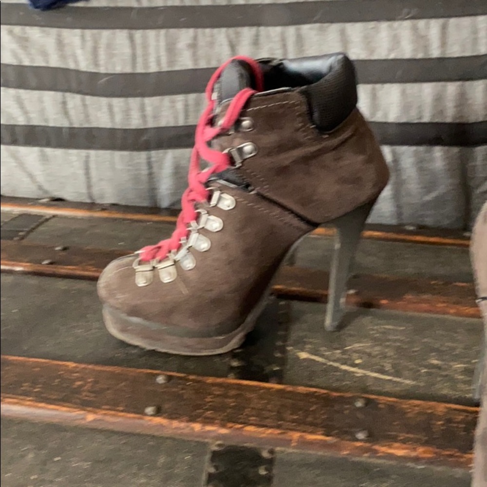 Heel boot - Picture 2 of 3